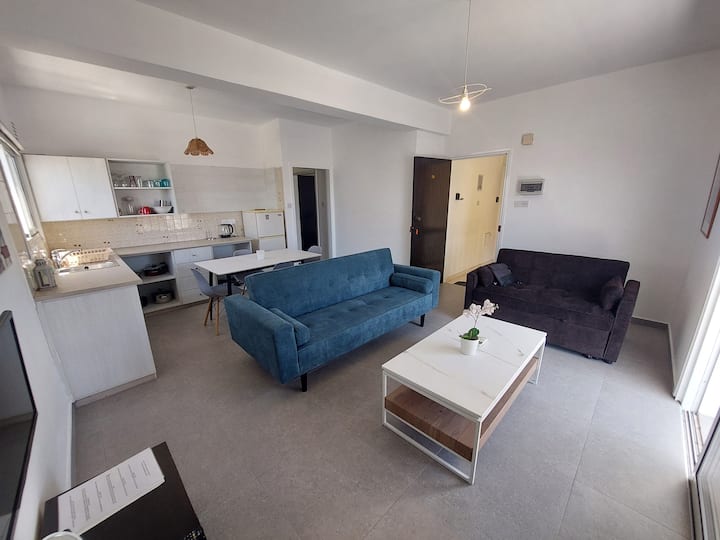 Central Apt In Ay. Napa-walk To Beach And Square - Ayia Napa