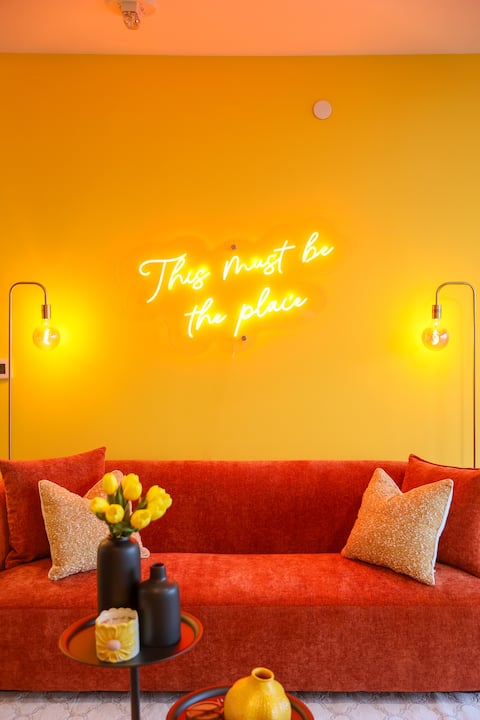 Popular Airbnb listing: Modern 2 bed Suite | 9 Minutes to Square One in Cooksville