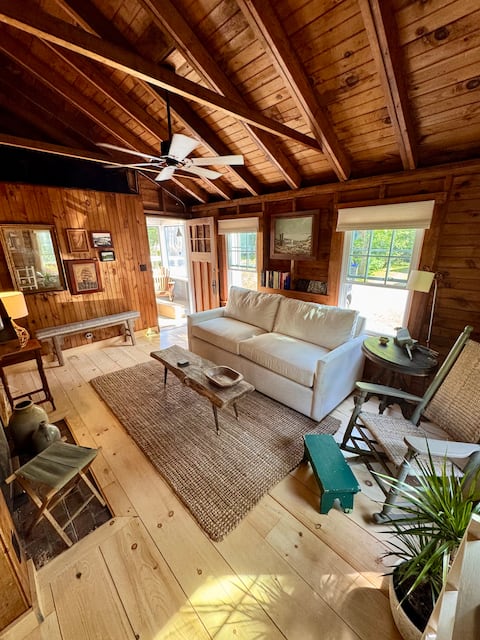 Successful Airbnb property: The White Oar Cottage in Old Orchard Beach
