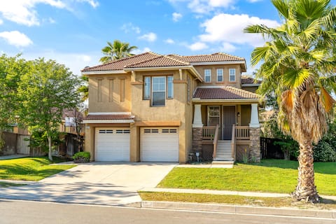 3500SF Sweet 7B4B｜TV in all Rooms｜Prime Location