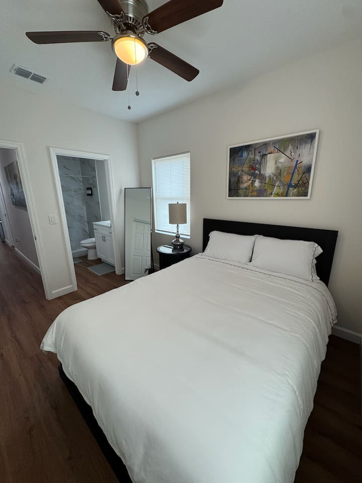 Master Bedroom  -  Upstairs (Level 2)