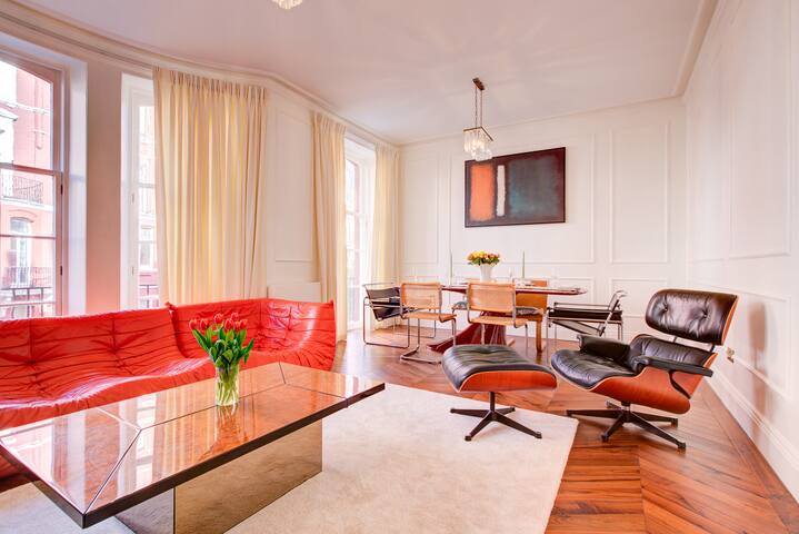 Iconic Hyde Park Apartment gallery image 2