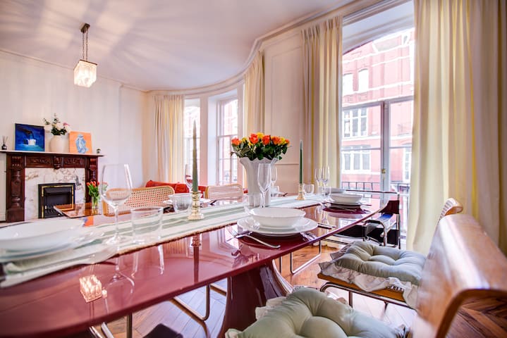 Iconic Hyde Park Apartment