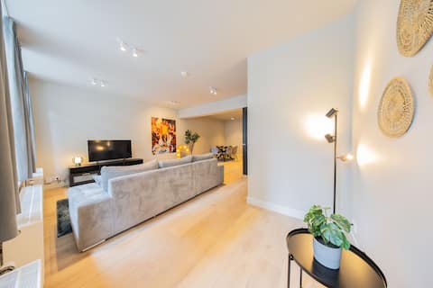Top Airbnb: Rustic Rotterdam 3BDR Apt - 100SQM in Stadsdriehoek