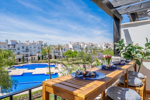 Casa Albatros - Elegant Poolside Retreat