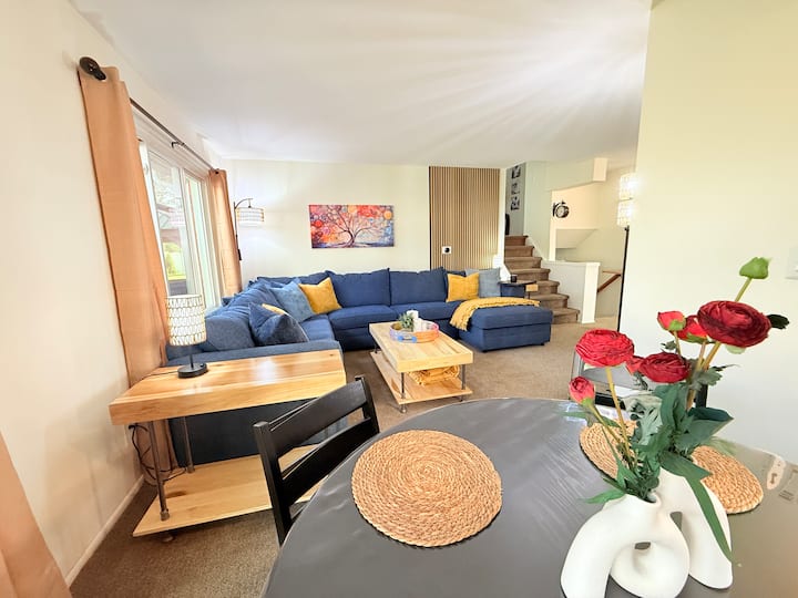All New/large Patio/hottub/firepit
Sleeps 11 - Sterling Heights, MI