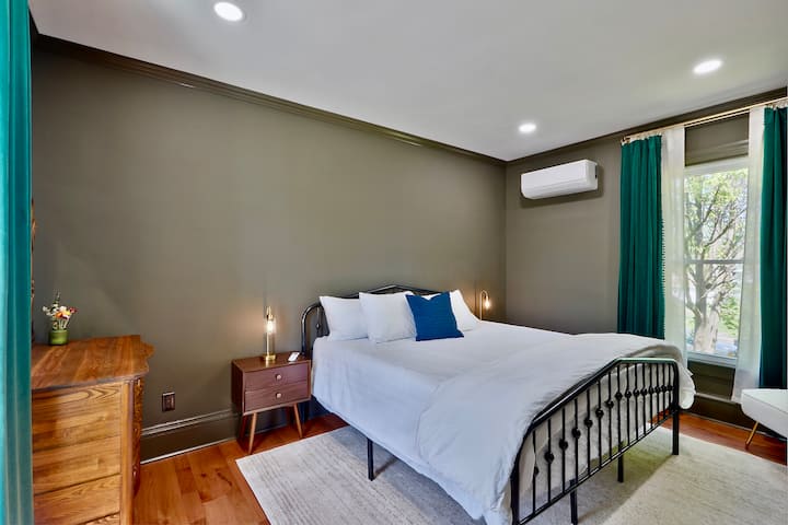 Spavaća soba nalazi se na drugom katu.