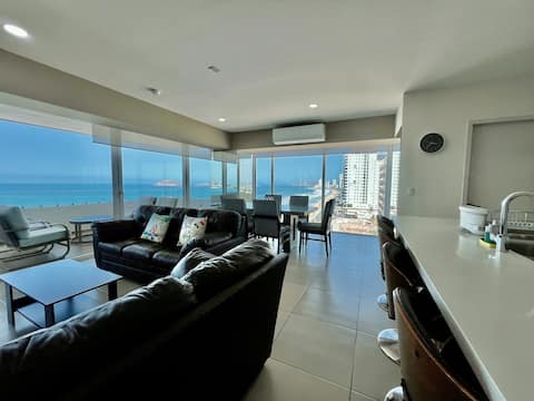 Top performing Airbnb: Cristal Bay 1301 | Boardwalk | Pool | Jacuzzi in Mazatlán