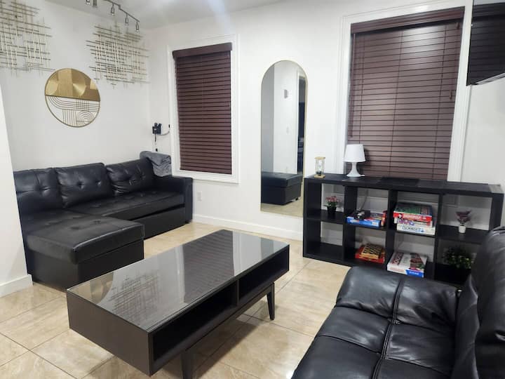 4 Bedroom & 3 Bathrooms. By Freeway. - Bellflower, CA