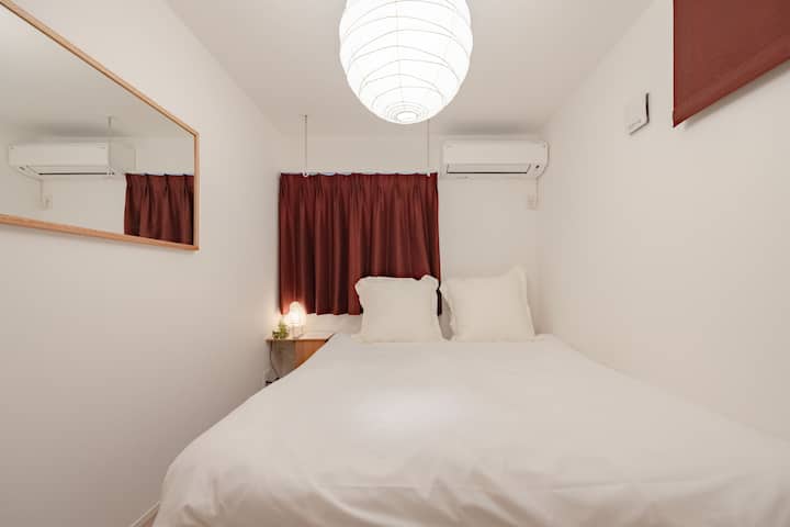 เรายังมีกระจกเพื่อให้คุณสามารถเตรียมตัวในตอนเช้าได้อย่างราบรื่น