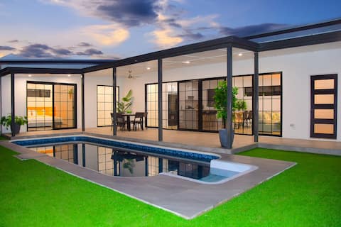 LeAma Villa#1 - 3Bdr, 3.5Bath, Pool, Free Wifi, AC