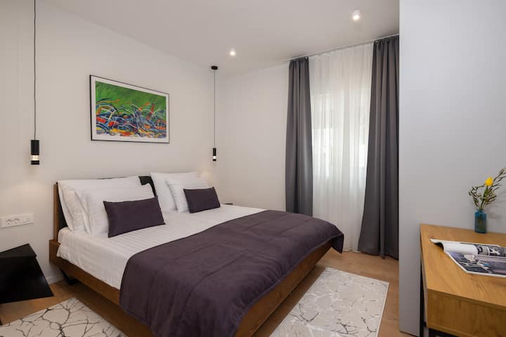 Spálňa s manželskou posteľou