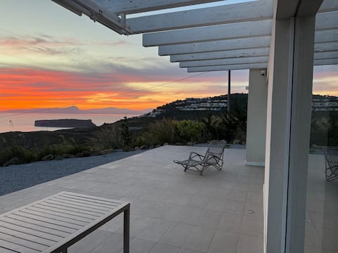 Villa suspended between sky and sea