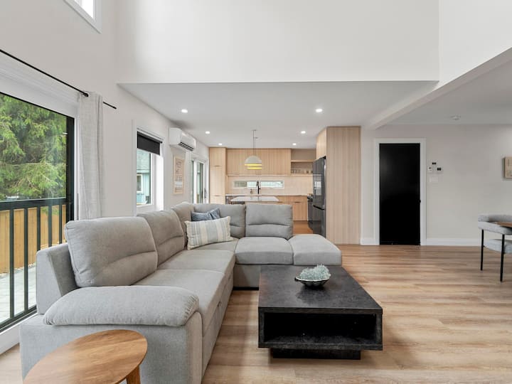 The Tipsy Otter 5 Br Near Beach - Grand Bend