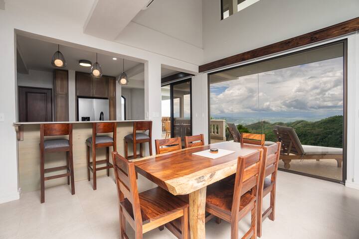 Secluded Luxury Retreat with Stunning Ocean Views