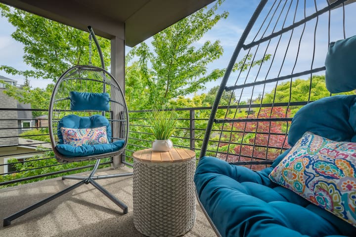 $2m Luxury Green Lake Home ~Walk 2 Lake~A/C~Garage gallery image 4