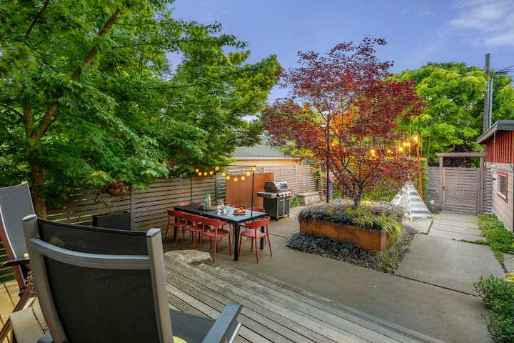 $2m Luxury Green Lake Home ~Walk 2 Lake~A/C~Garage gallery image 2