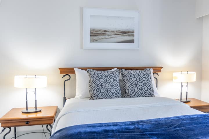 Druga spavaća soba; bračni krevet.