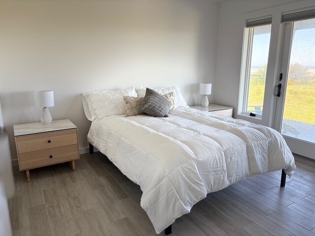 Ova spavaća soba je „srednja” soba.  U njemu se nalazi kupaonica s tuš-kabinom u ravnini poda.  Osim bračnog kreveta, postoji i dnevni krevet.  Spavaća soba izlazi izravno na terasu.