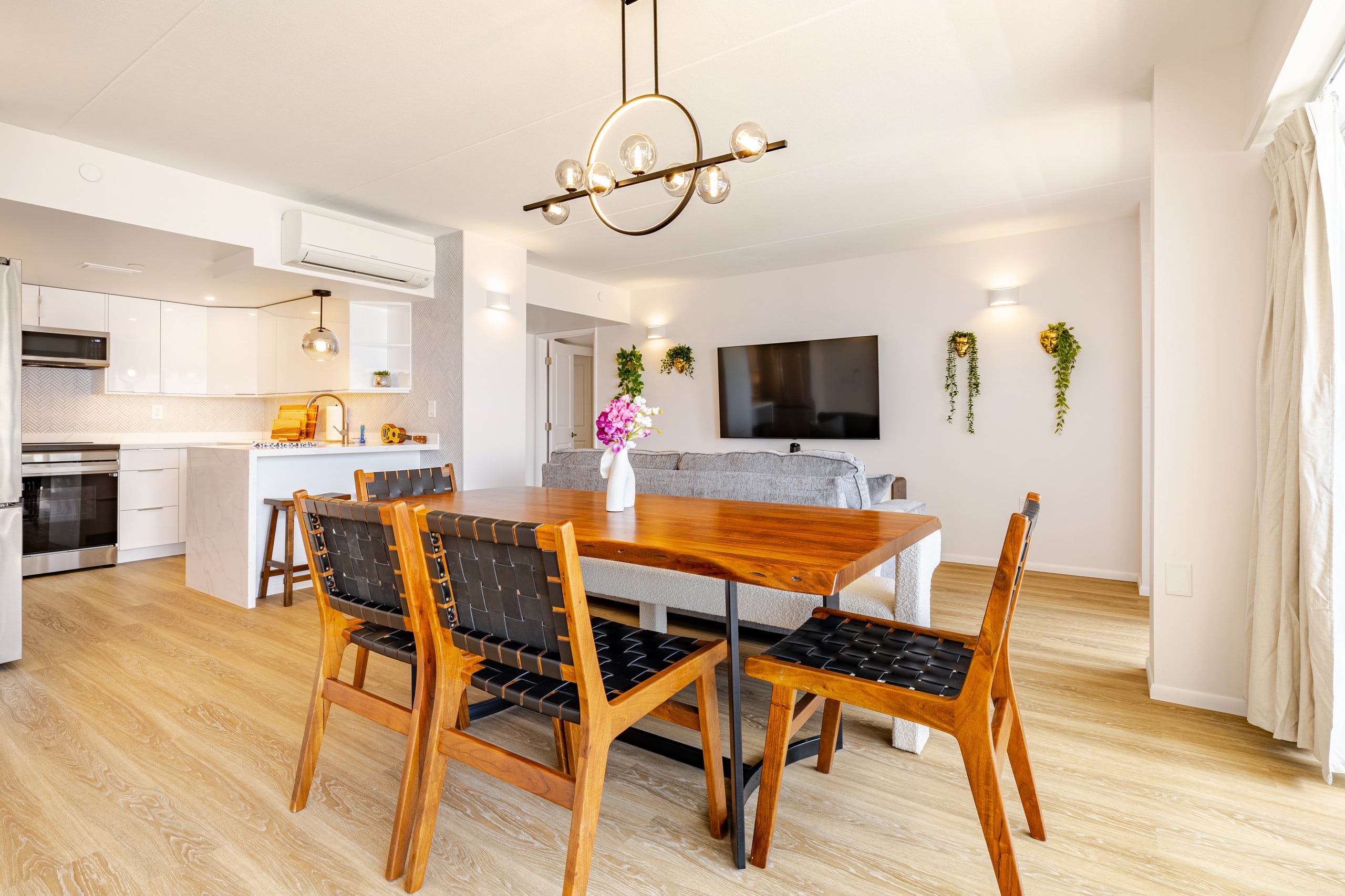 Condo in Honolulu · ★4.95 · 2 bedrooms · 4 beds · 2 private baths - Image 13