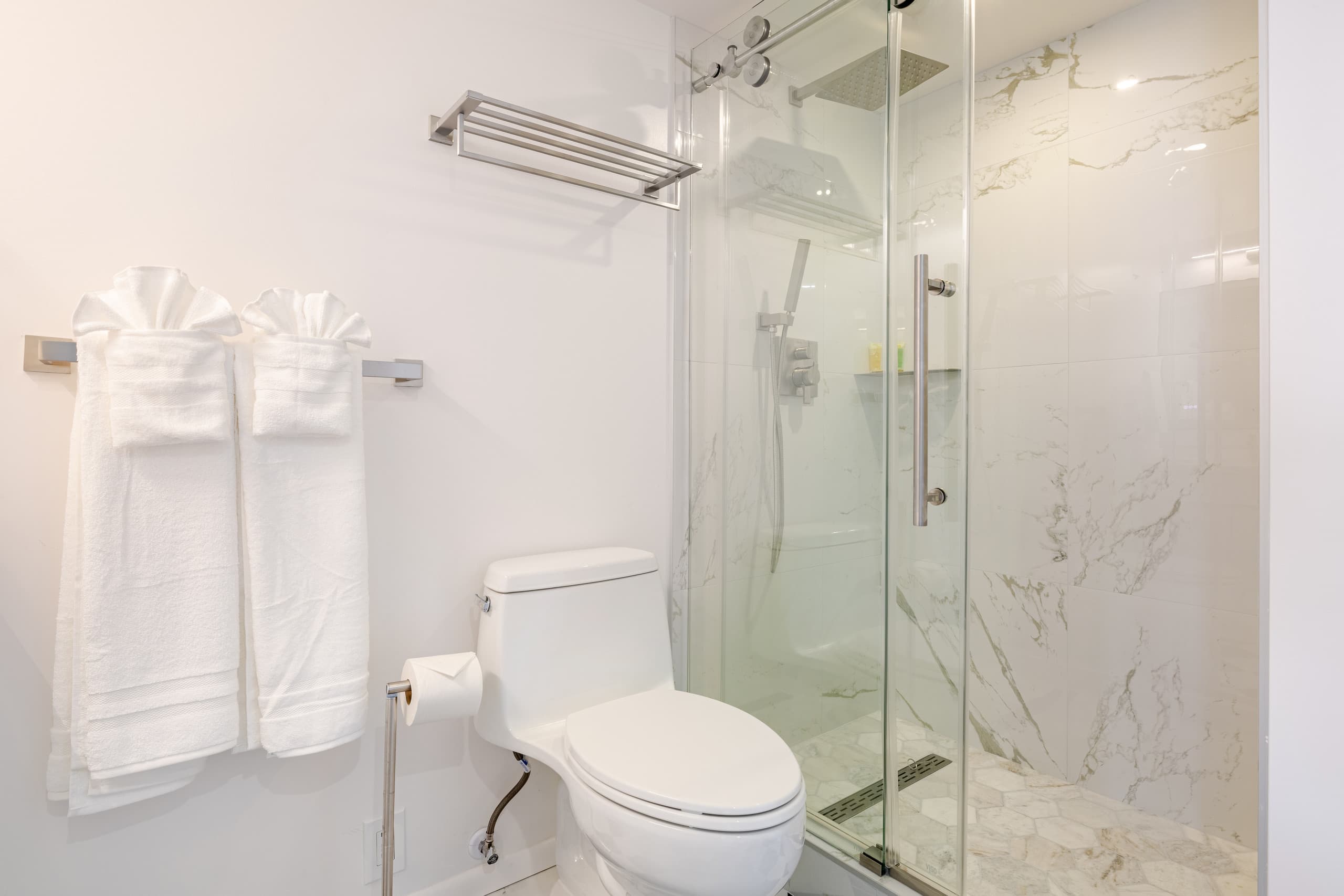 Condo in Honolulu · ★4.95 · 2 bedrooms · 4 beds · 2 private baths - Image 22