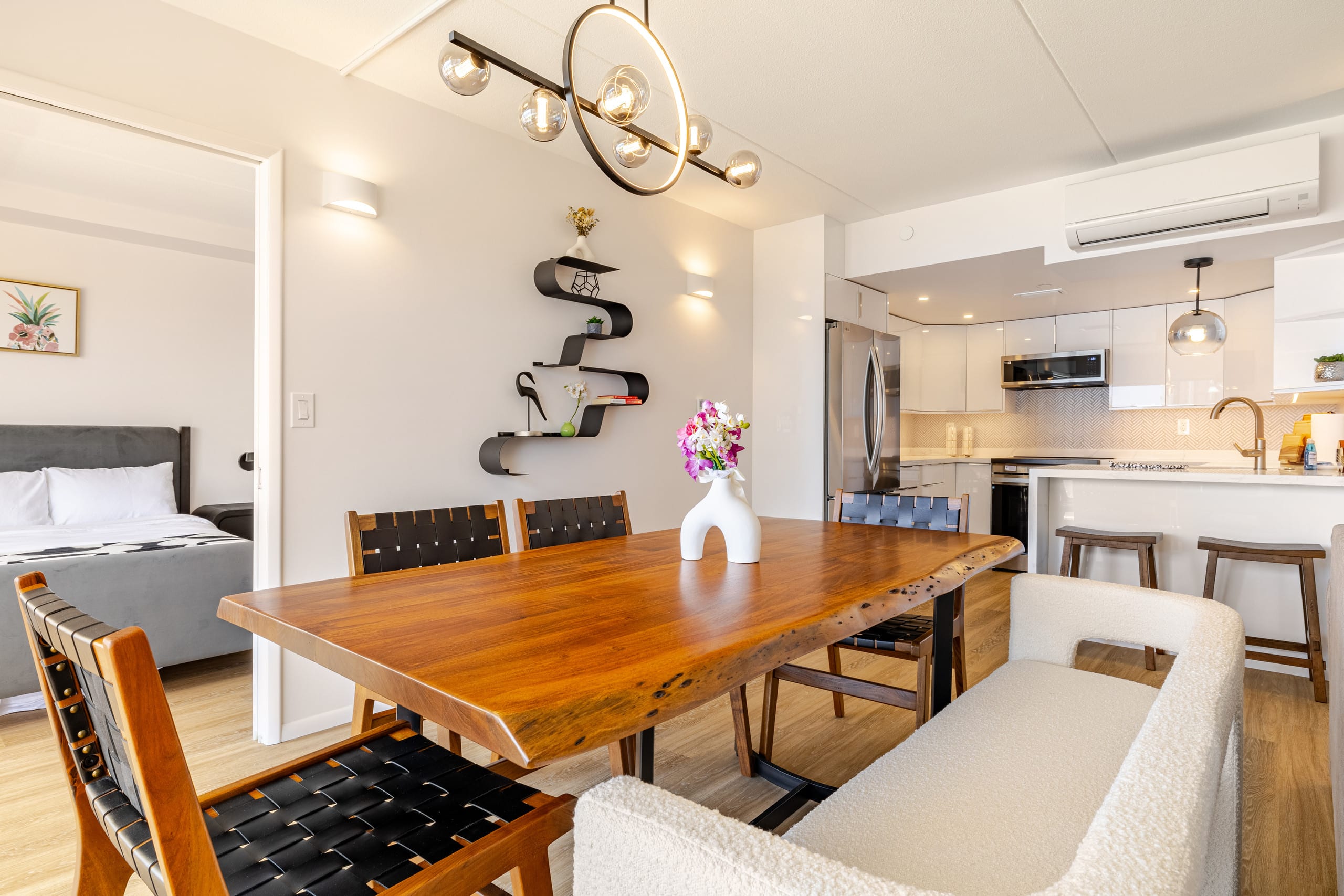 Condo in Honolulu · ★4.95 · 2 bedrooms · 4 beds · 2 private baths - Image 12