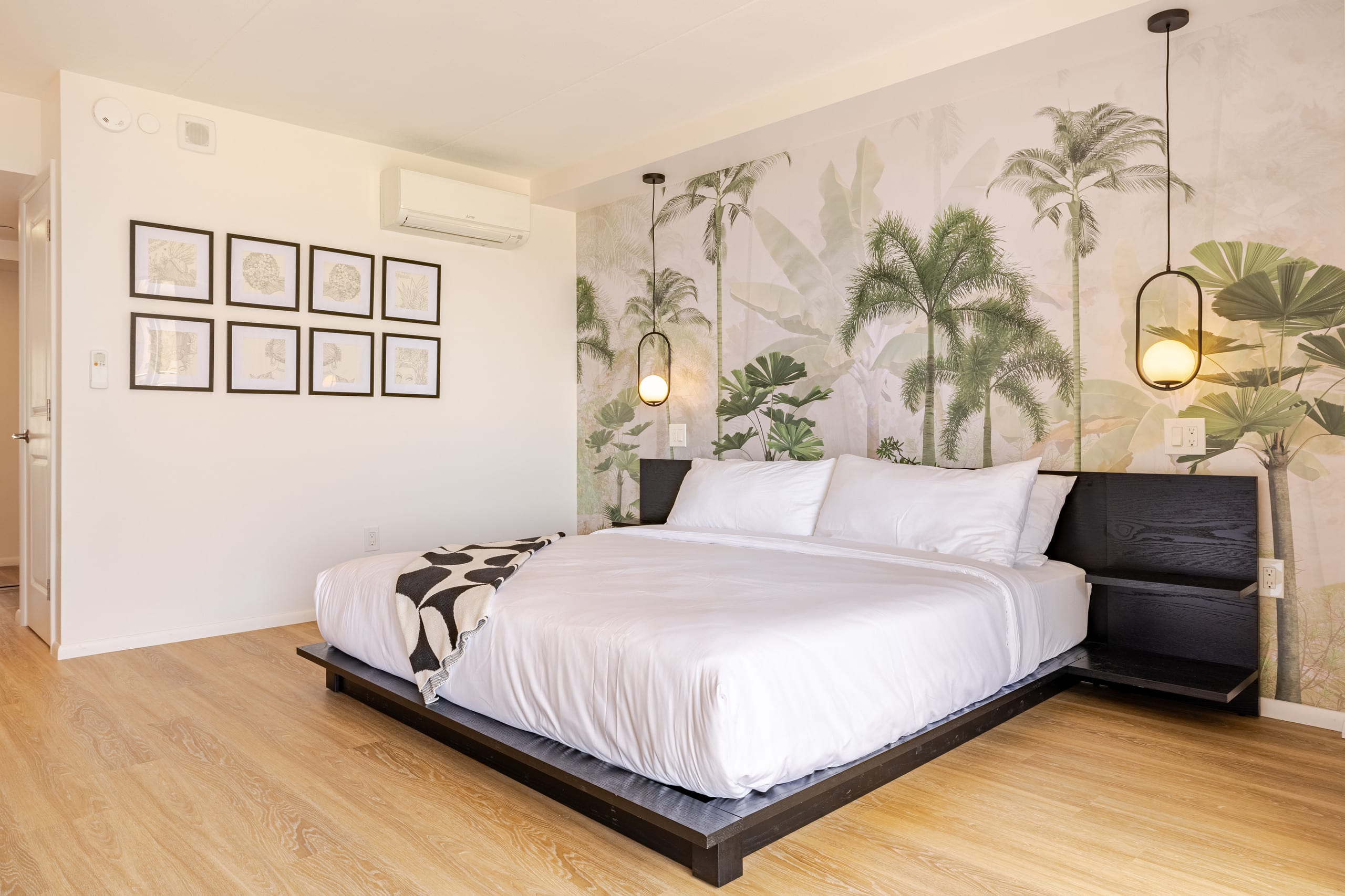 Condo in Honolulu · ★4.95 · 2 bedrooms · 4 beds · 2 private baths - Image 1