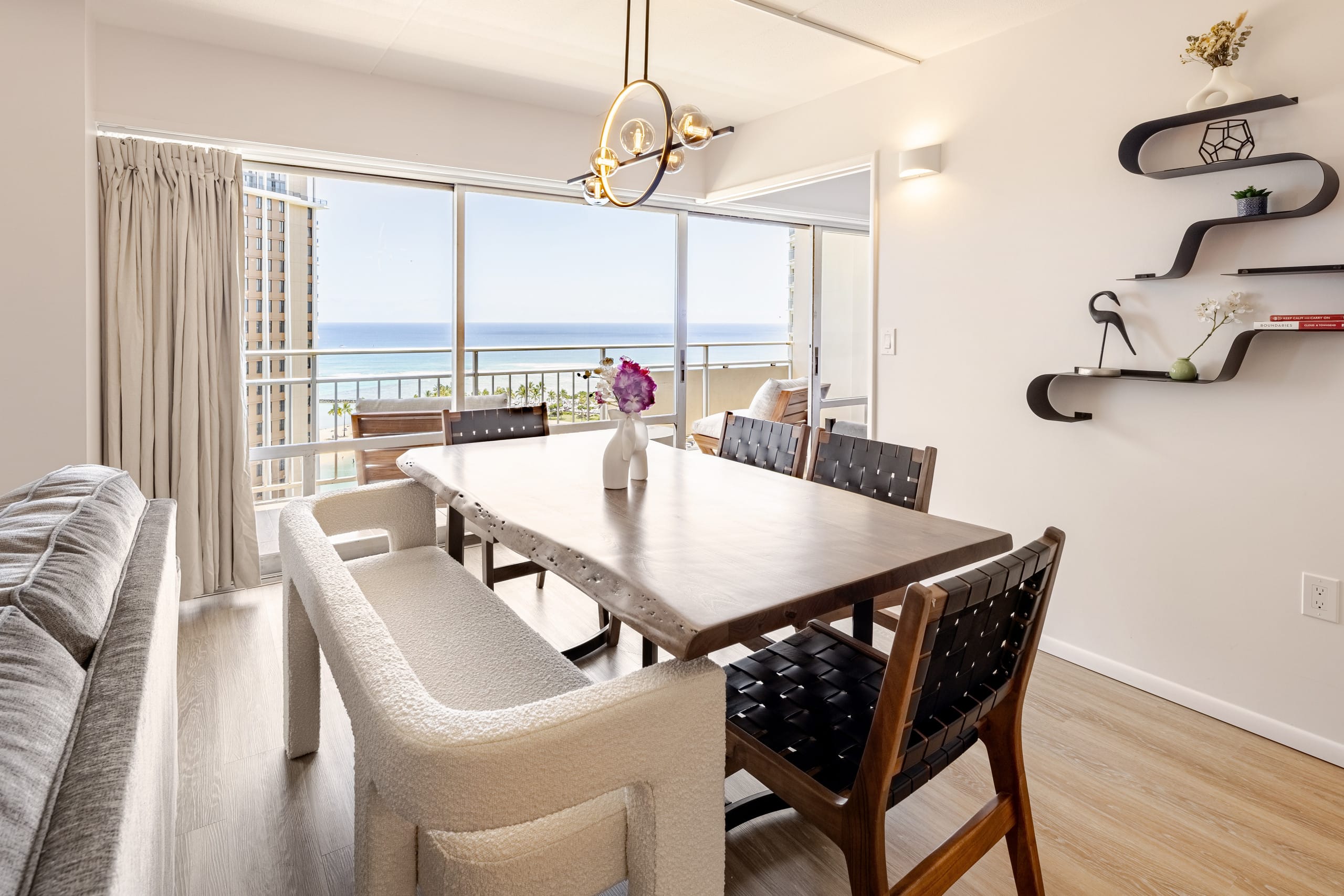 Condo in Honolulu · ★4.95 · 2 bedrooms · 4 beds · 2 private baths - Image 11