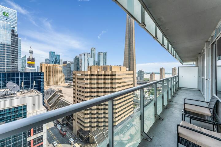 Stylish Rooftop Pool/CN Tower gallery image 5