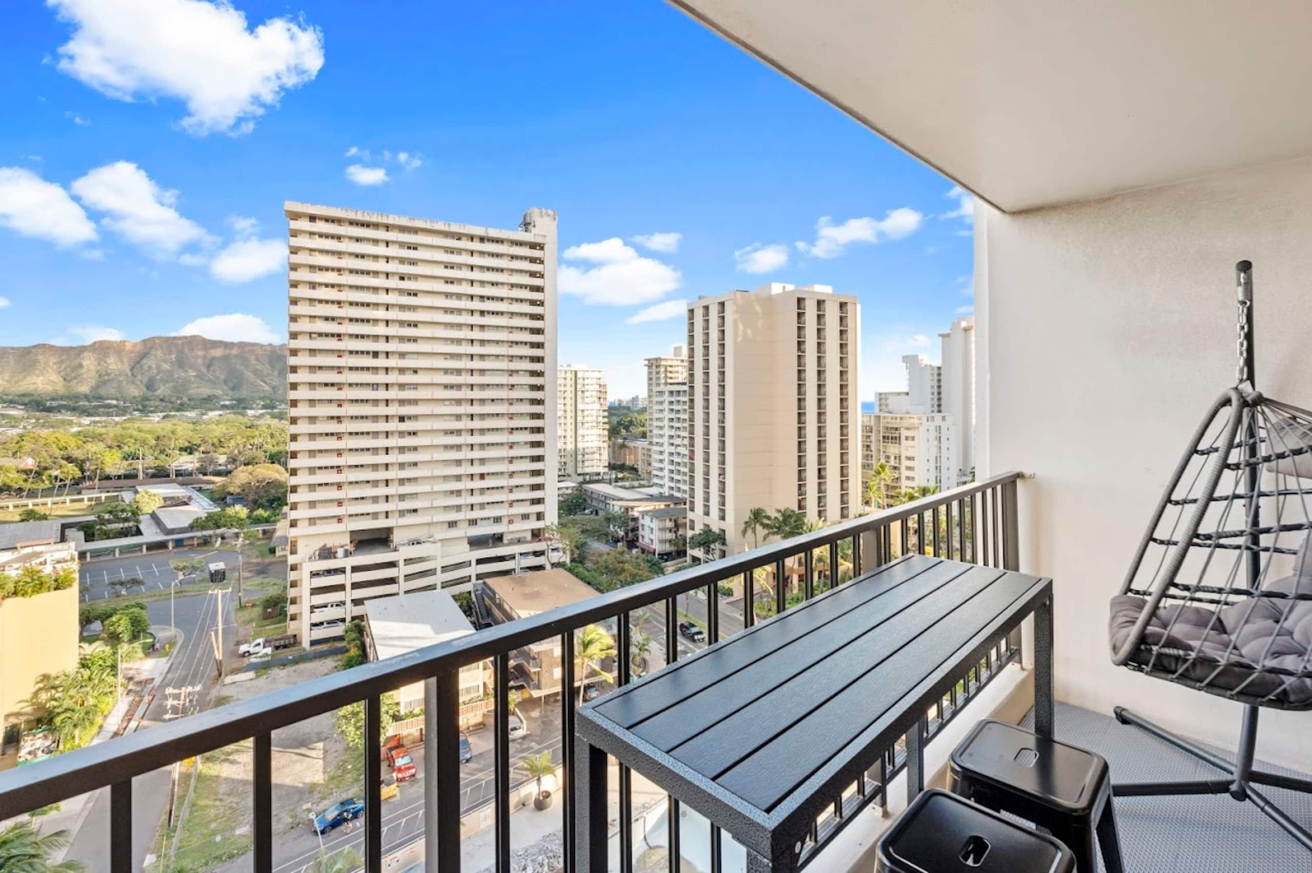 15FL-Upscale Chic Waikiki Banyan 1BR-Free Parking - Image 36