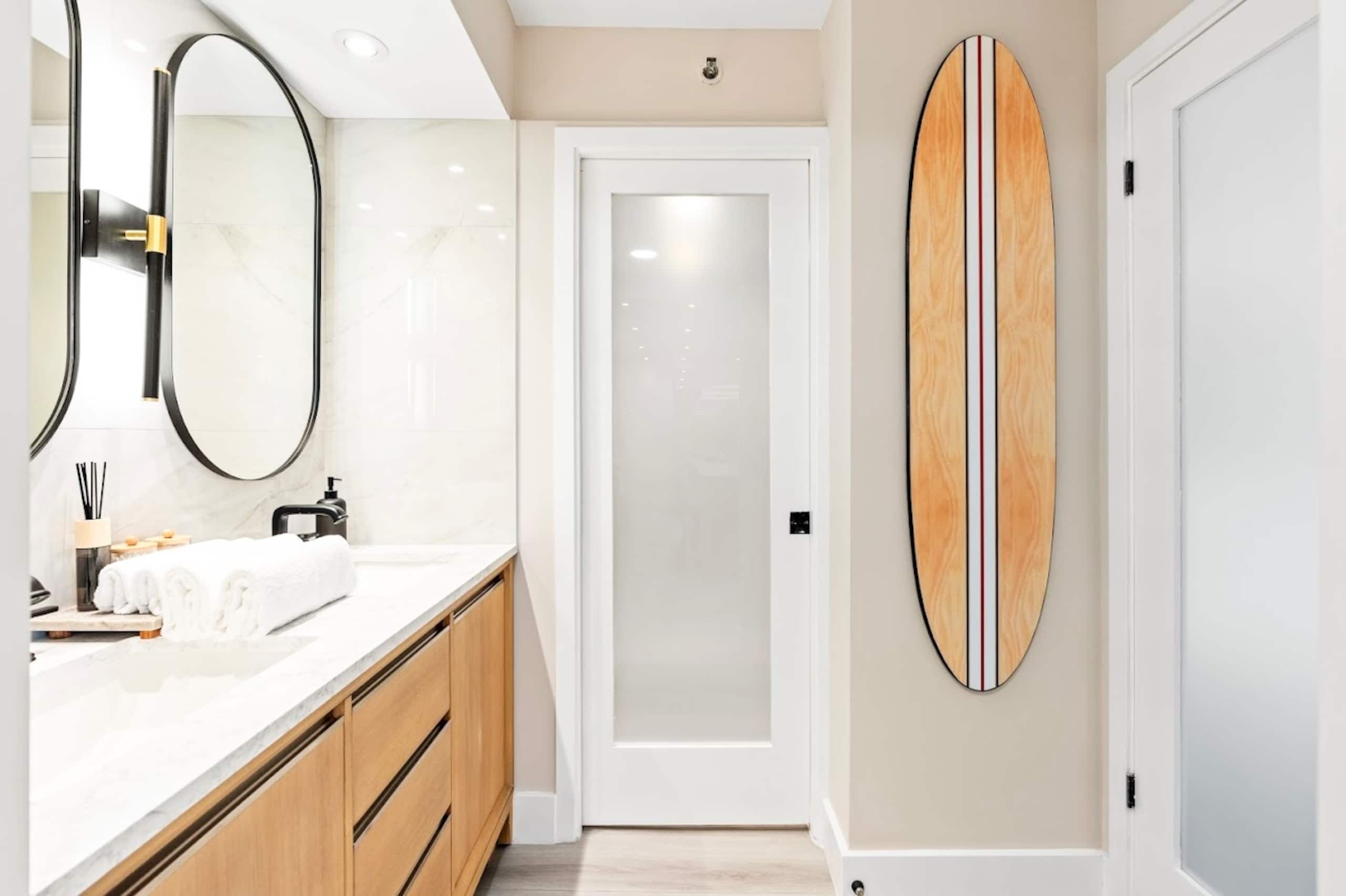 15FL-Upscale Chic Waikiki Banyan 1BR-Free Parking - Image 28