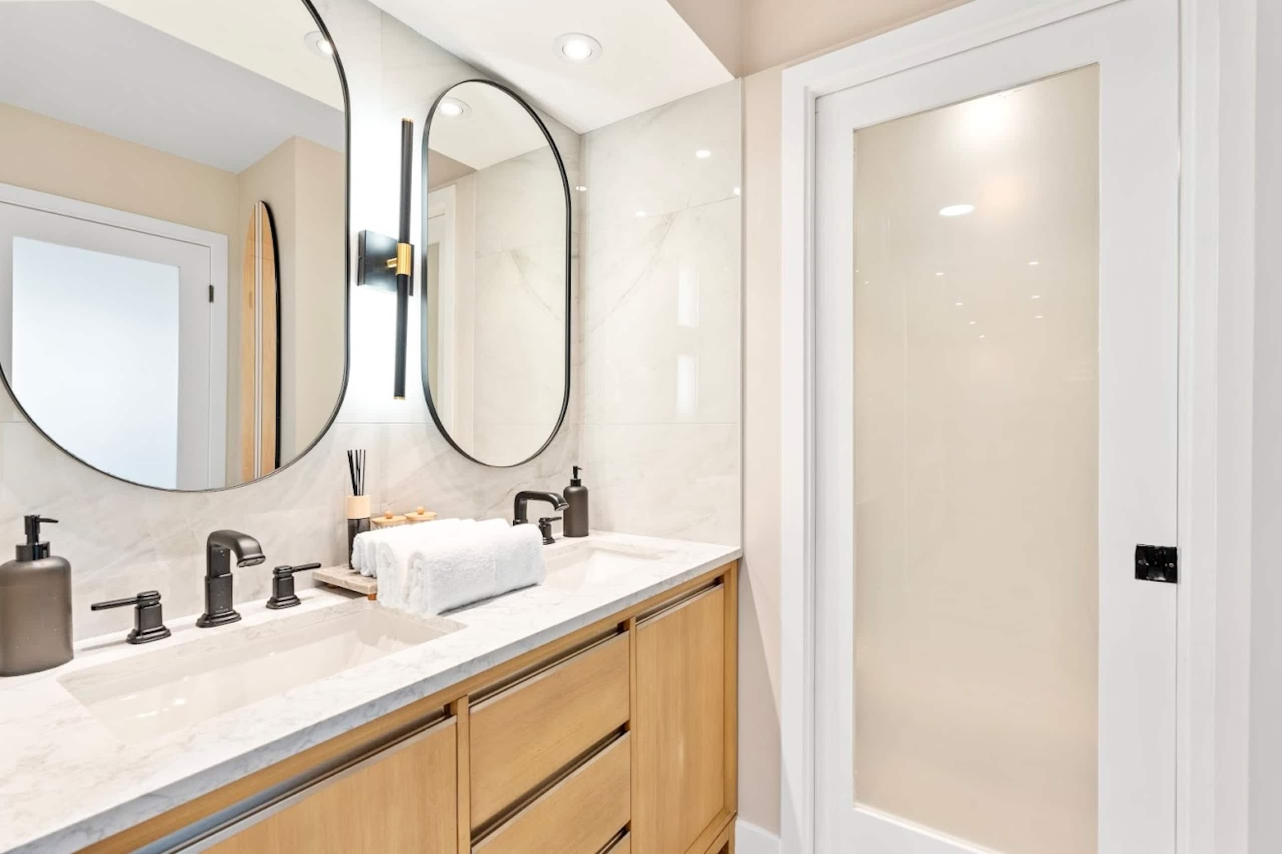 15FL-Upscale Chic Waikiki Banyan 1BR-Free Parking - Image 29
