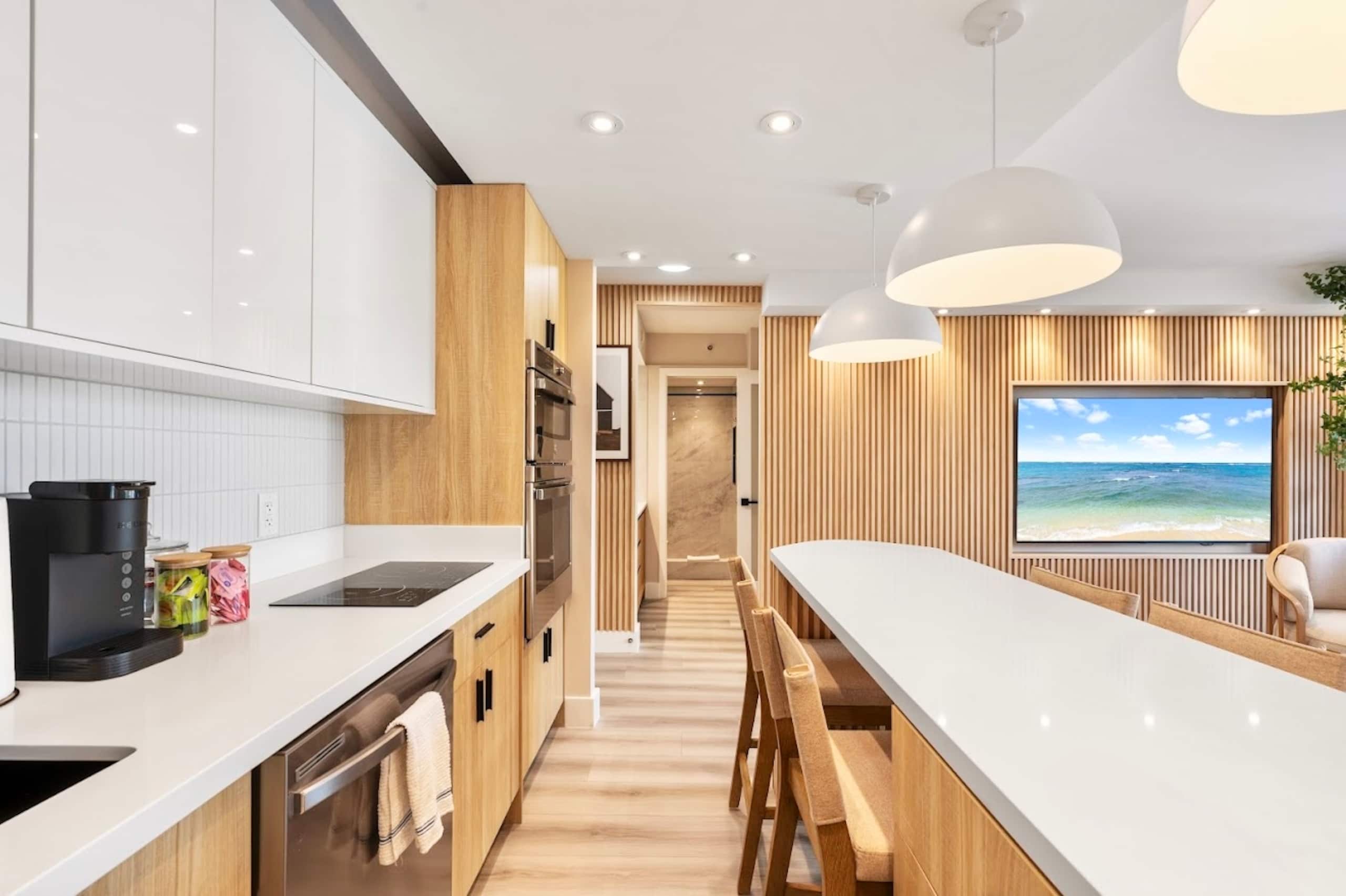 15FL-Upscale Chic Waikiki Banyan 1BR-Free Parking - Image 16