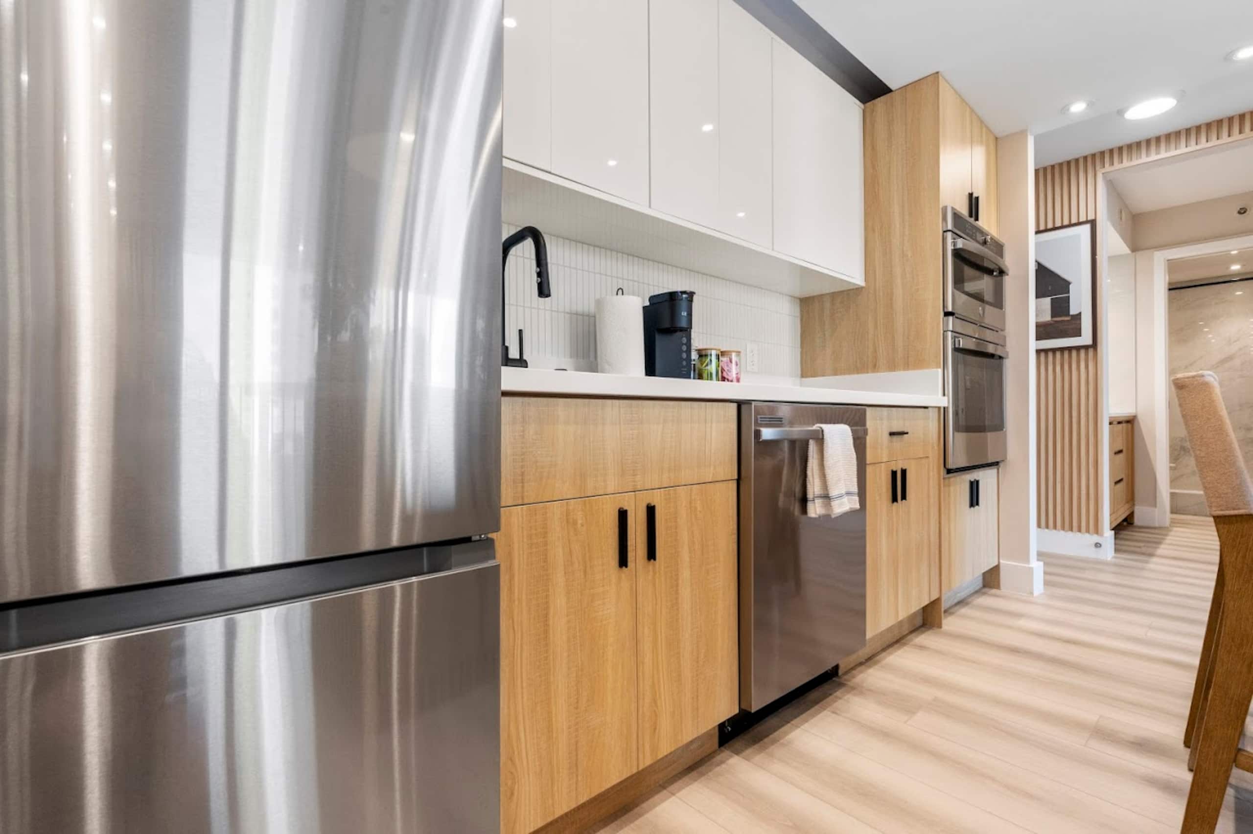 15FL-Upscale Chic Waikiki Banyan 1BR-Free Parking - Image 15