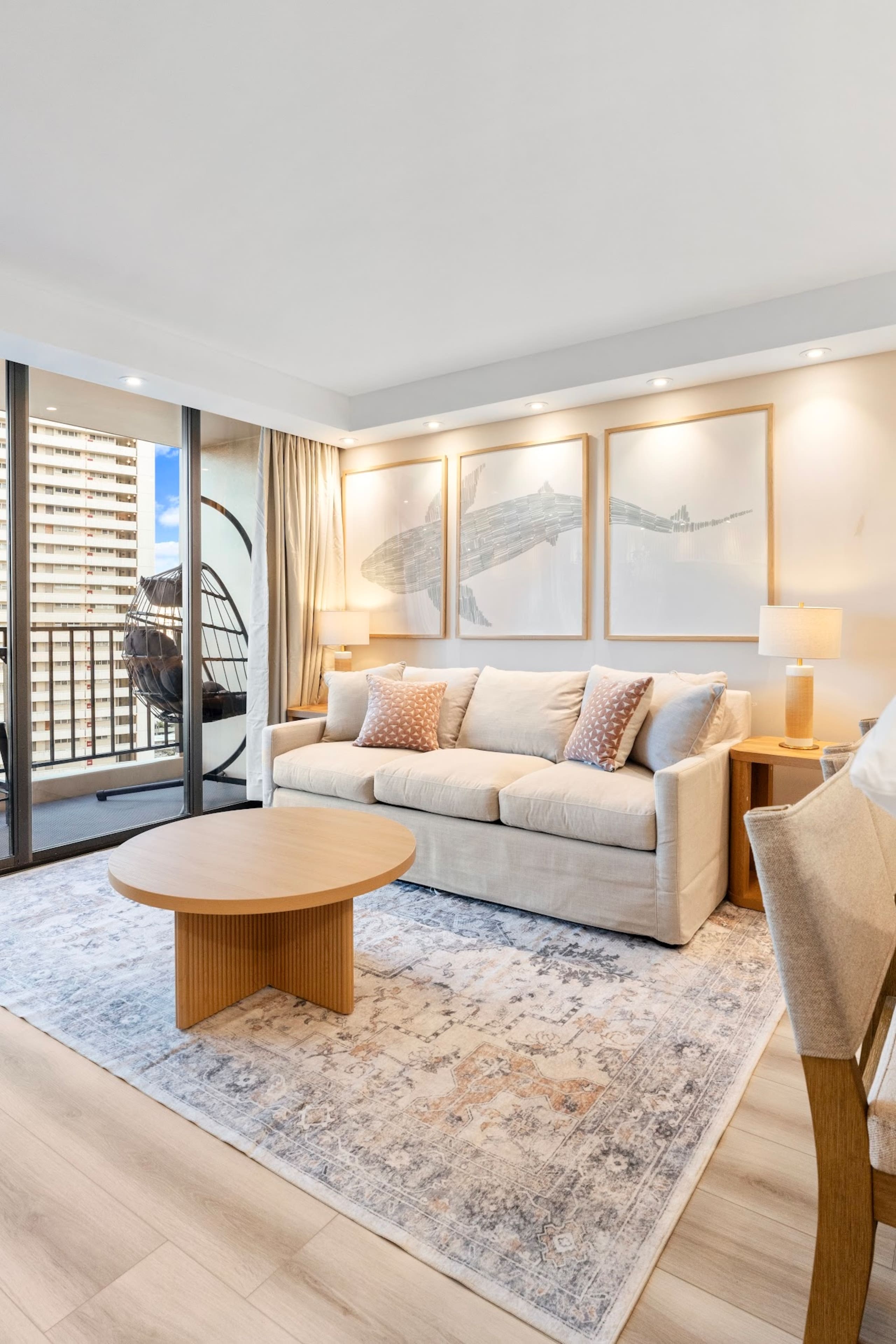 15FL-Upscale Chic Waikiki Banyan 1BR-Free Parking - Image 8