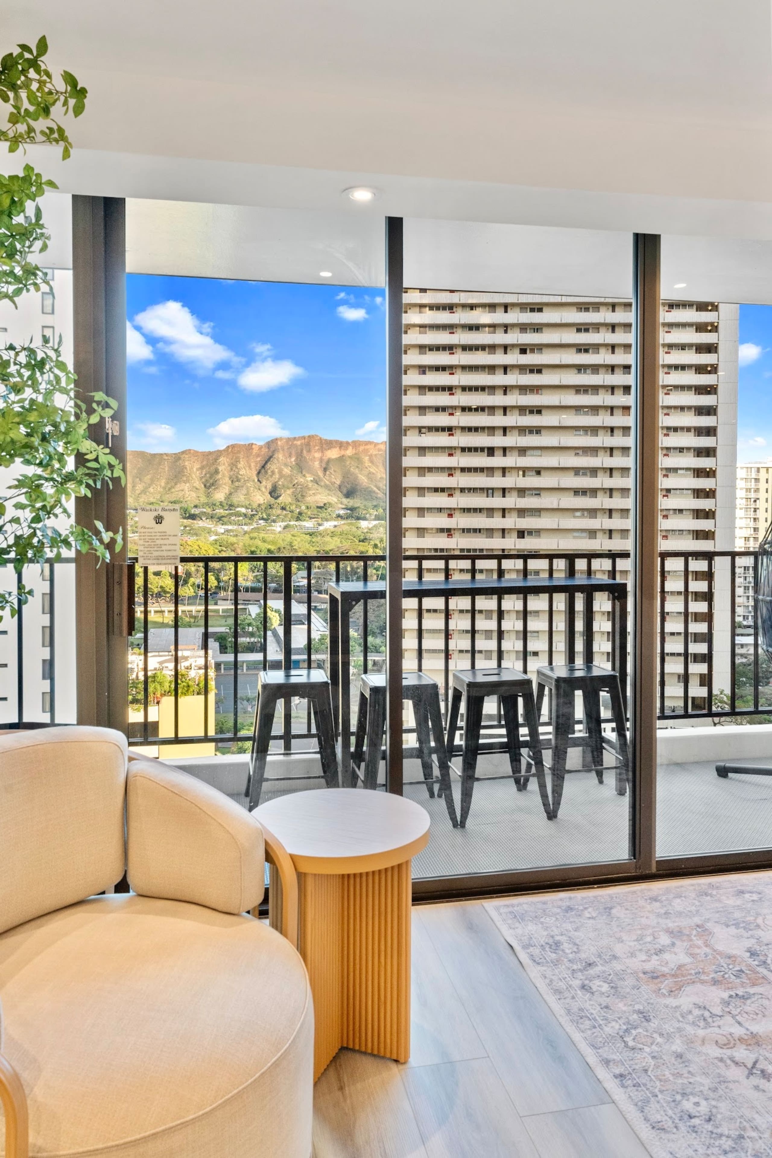 15FL-Upscale Chic Waikiki Banyan 1BR-Free Parking - Image 12