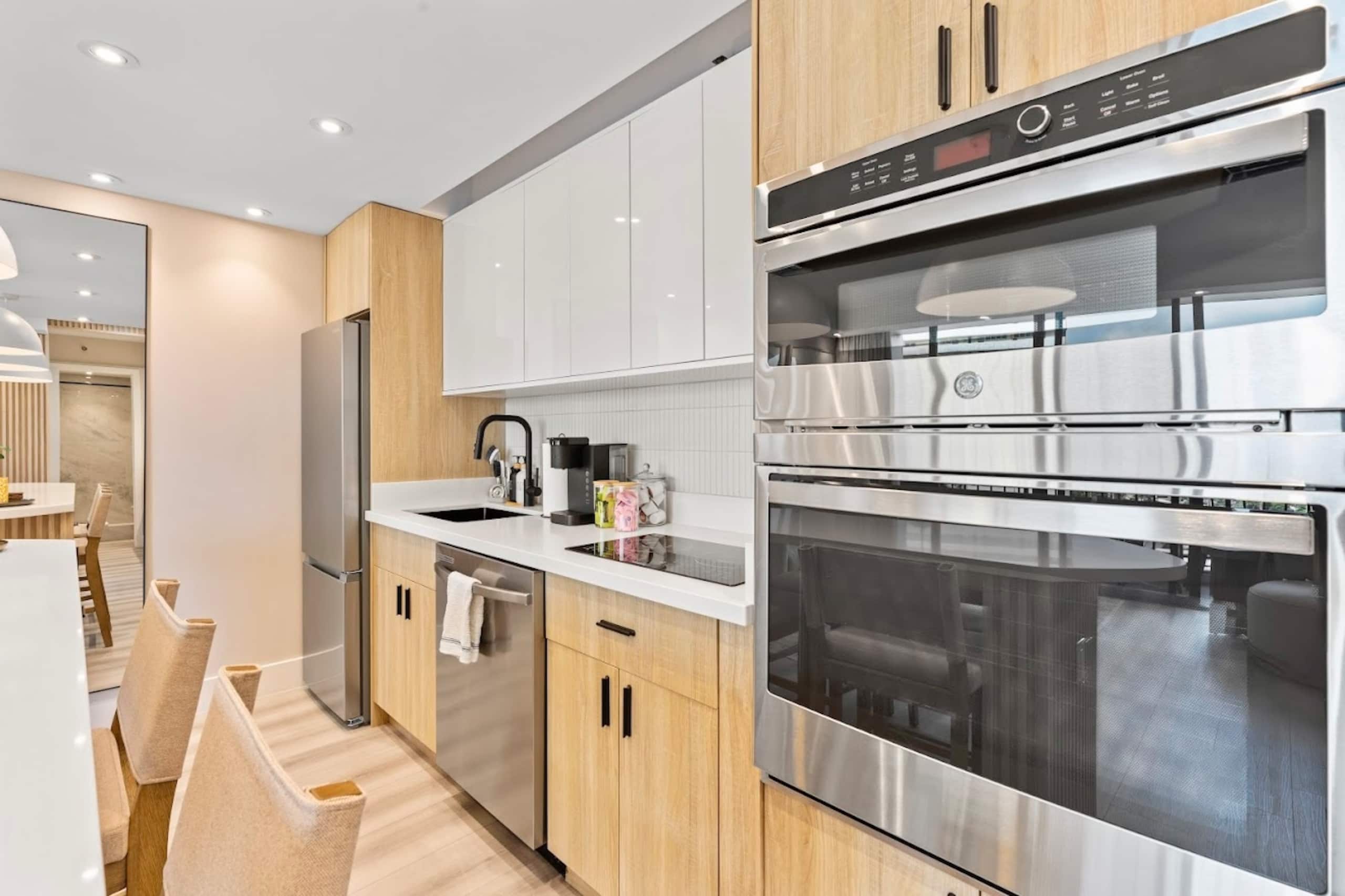 15FL-Upscale Chic Waikiki Banyan 1BR-Free Parking - Image 14