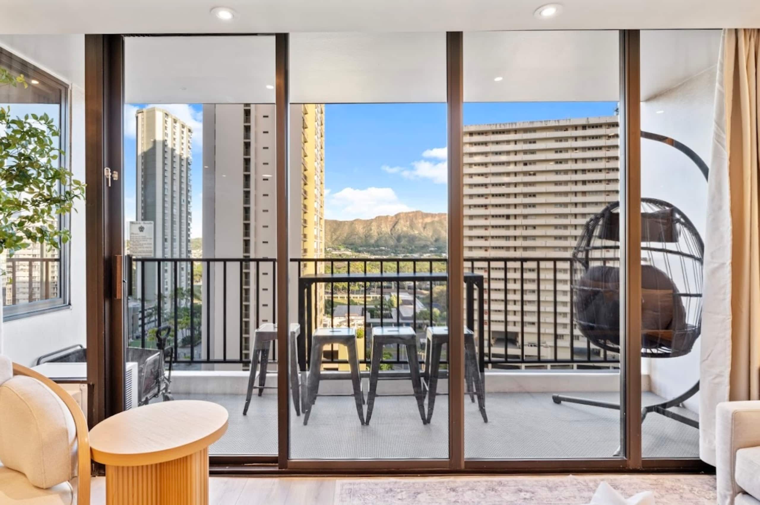 15FL-Upscale Chic Waikiki Banyan 1BR-Free Parking - Image 35