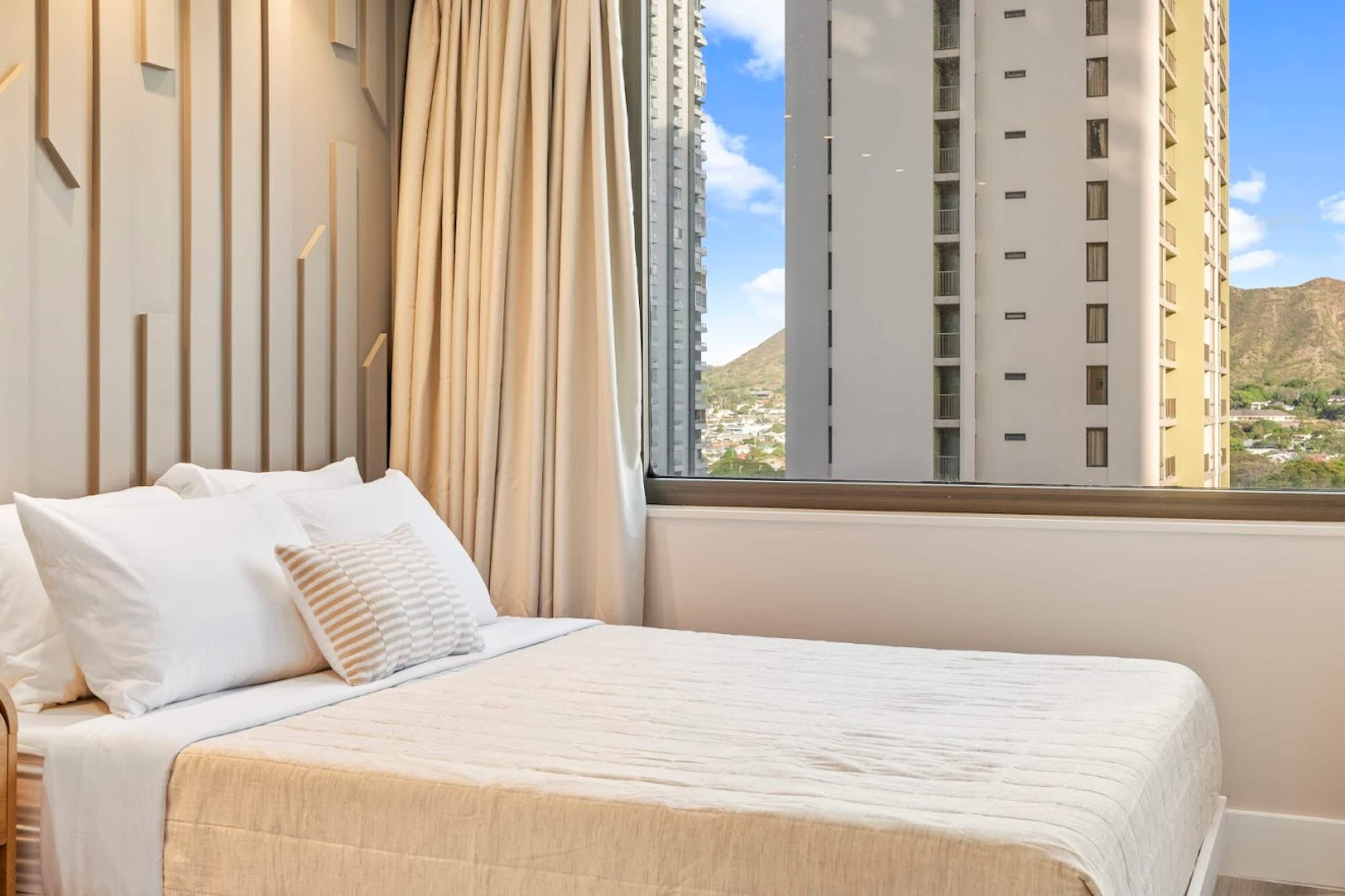 15FL-Upscale Chic Waikiki Banyan 1BR-Free Parking - Image 26