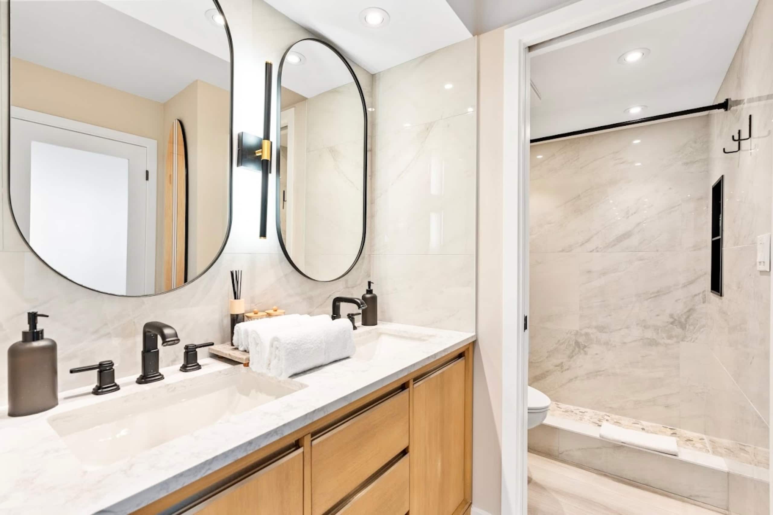 15FL-Upscale Chic Waikiki Banyan 1BR-Free Parking - Image 31