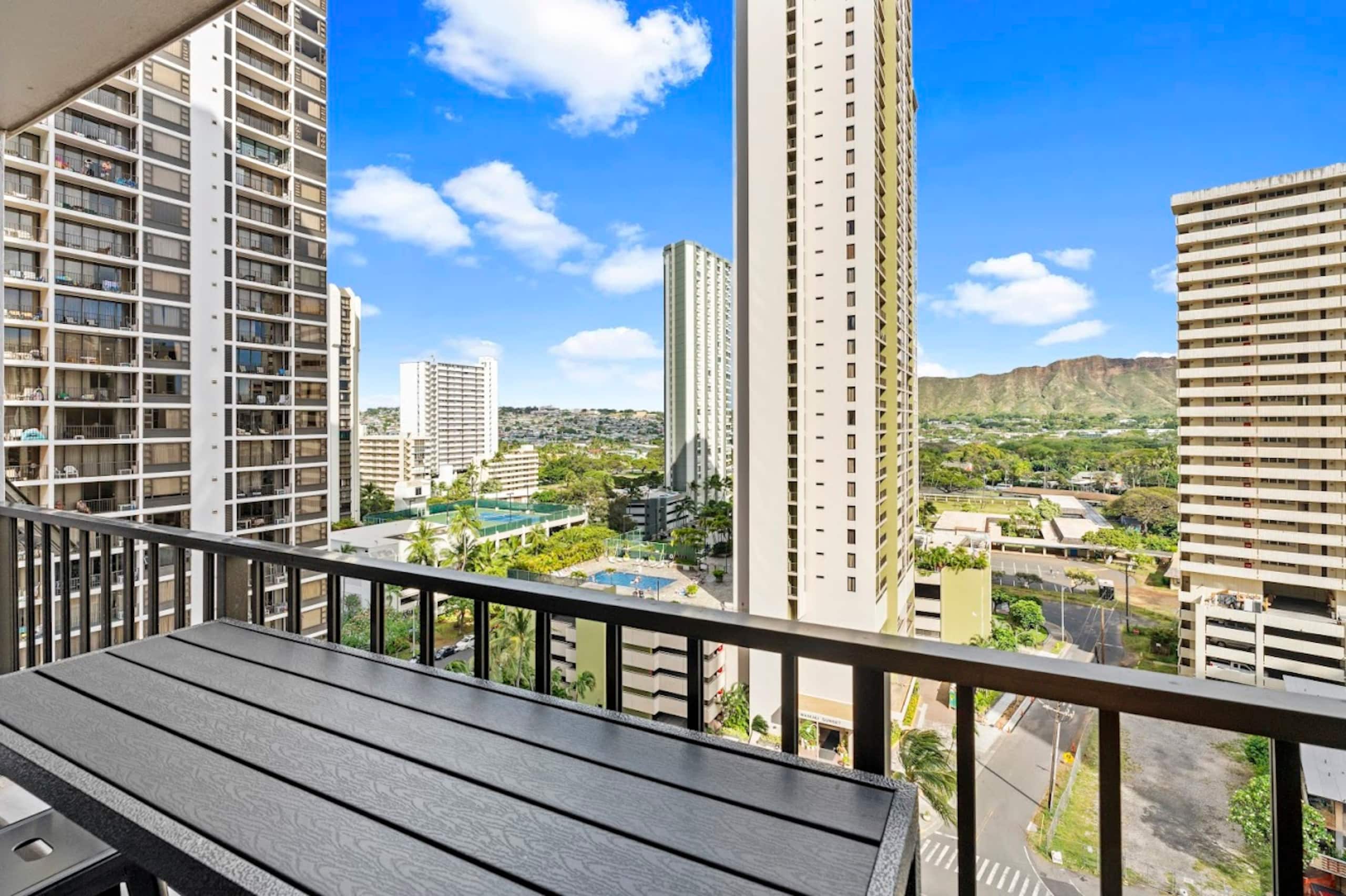 15FL-Upscale Chic Waikiki Banyan 1BR-Free Parking - Image 39