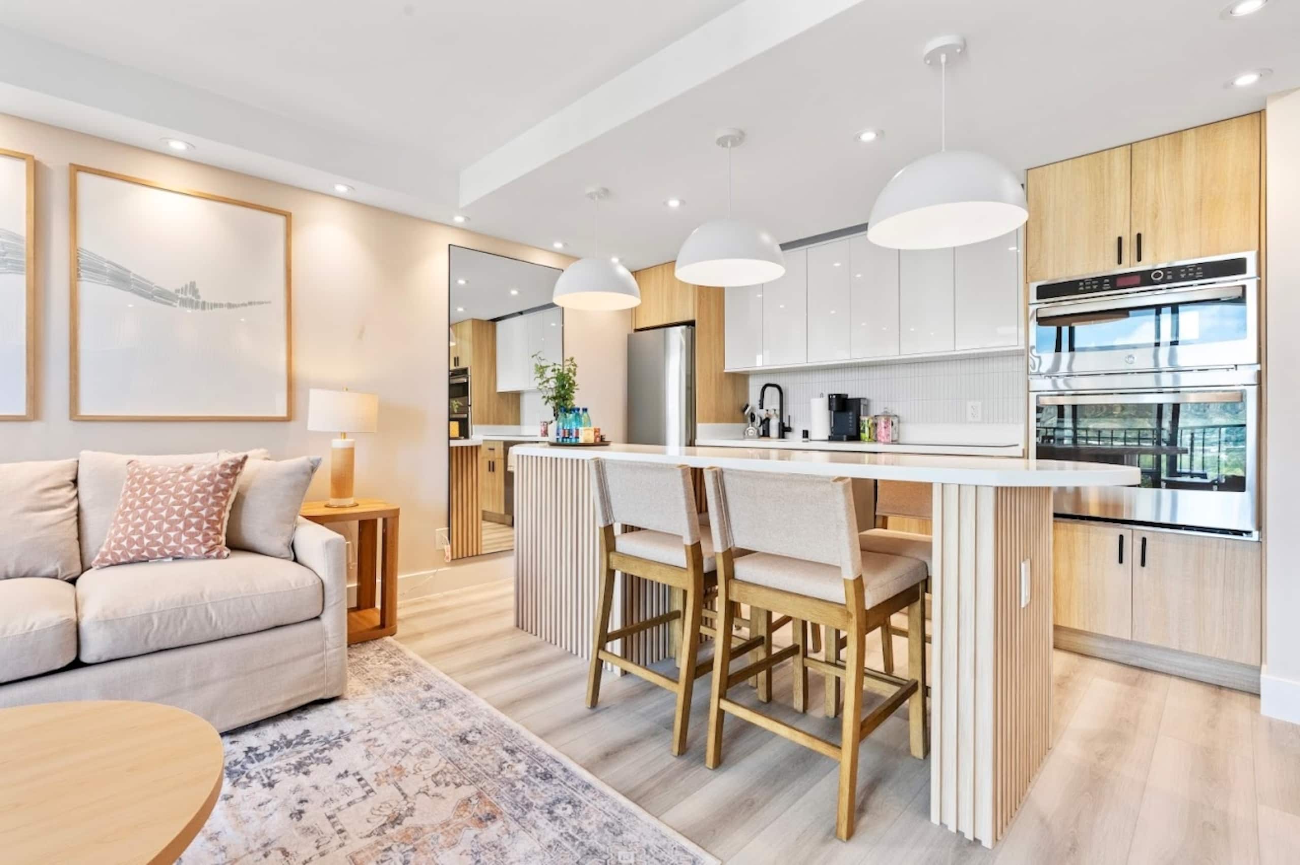 15FL-Upscale Chic Waikiki Banyan 1BR-Free Parking - Image 13