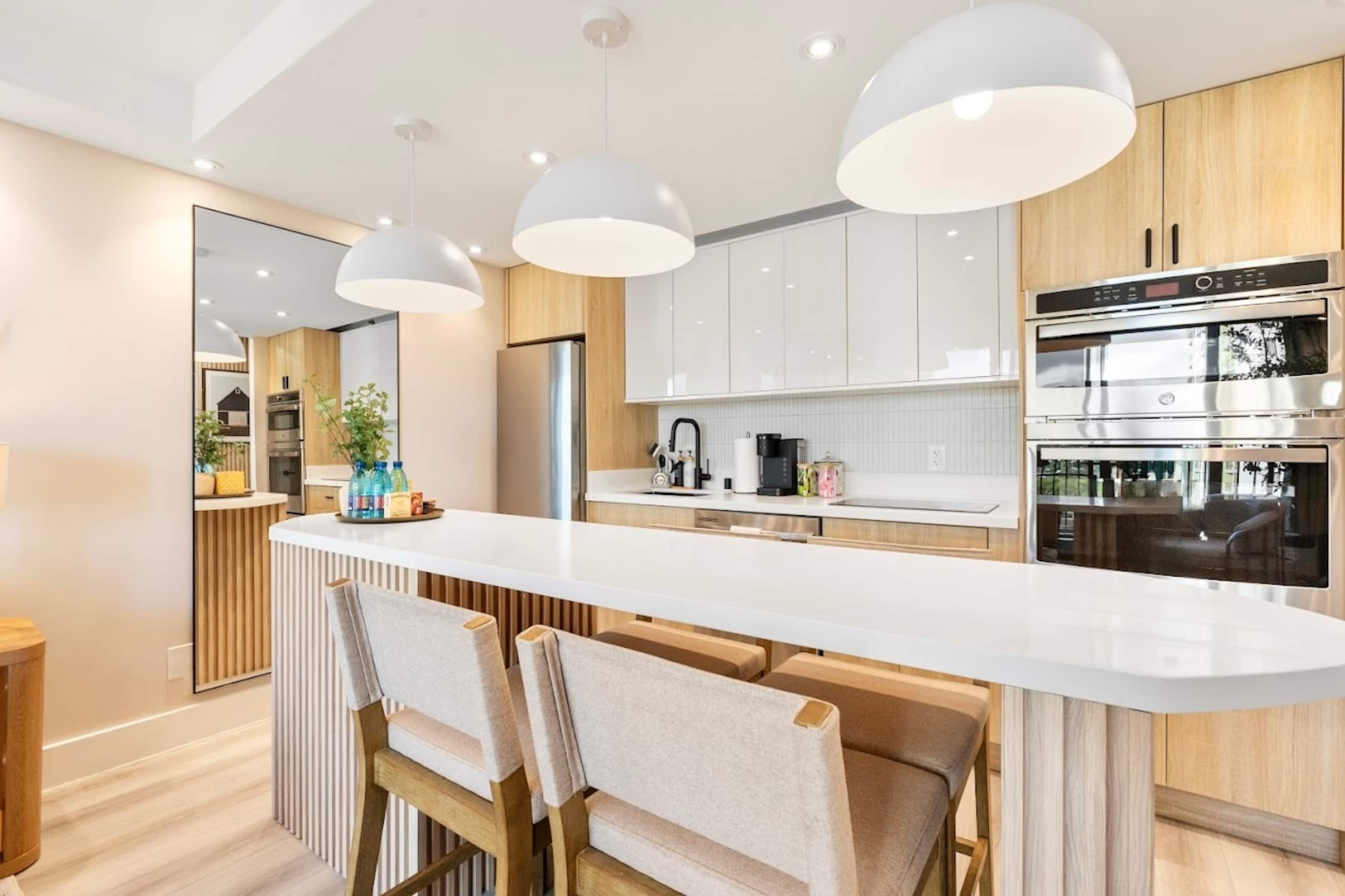 15FL-Upscale Chic Waikiki Banyan 1BR-Free Parking - Image 17