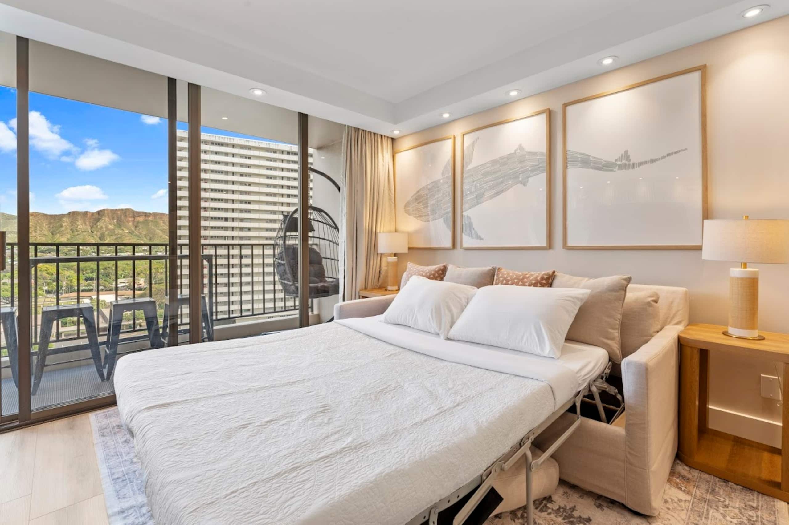 15FL-Upscale Chic Waikiki Banyan 1BR-Free Parking - Image 10