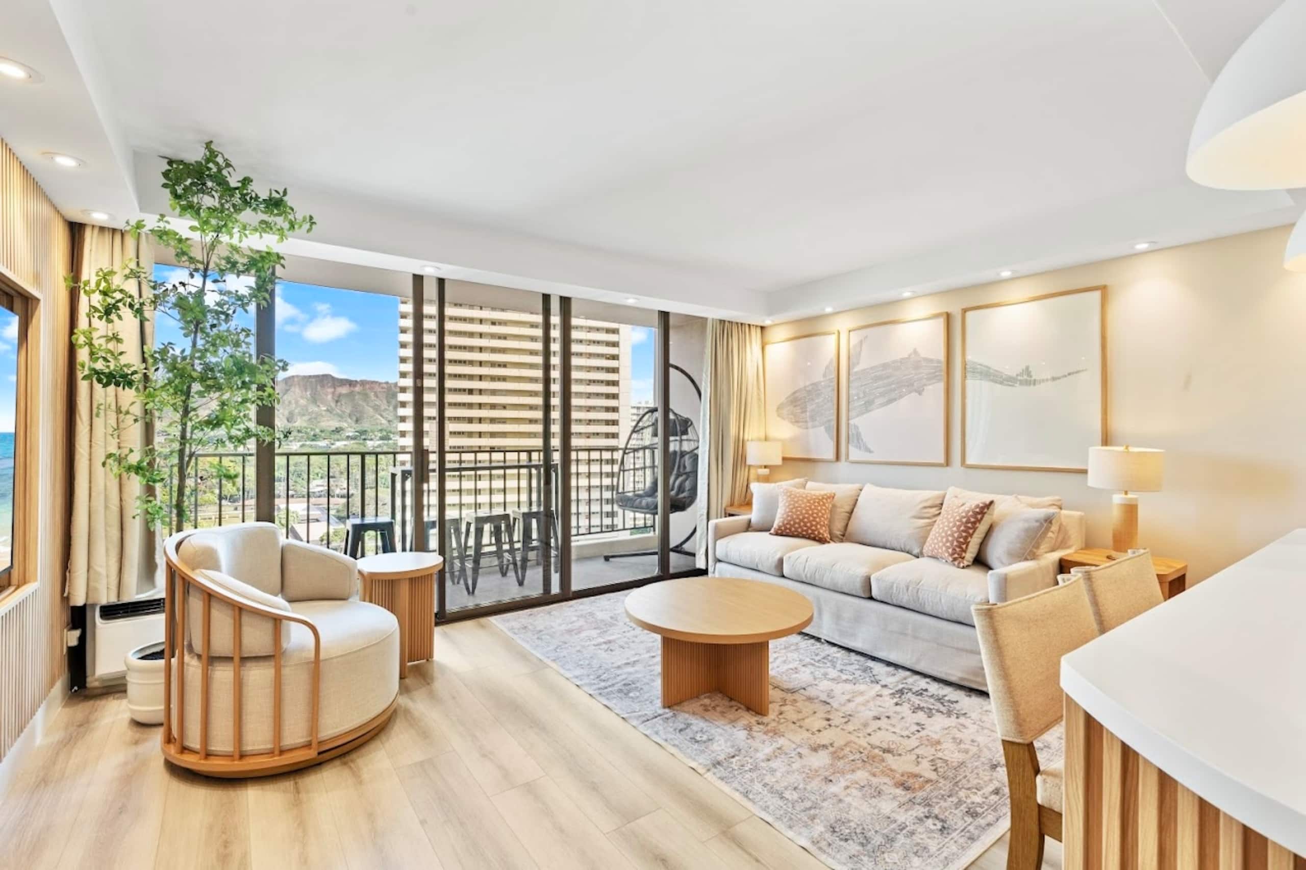 15FL-Upscale Chic Waikiki Banyan 1BR-Free Parking - Image 3