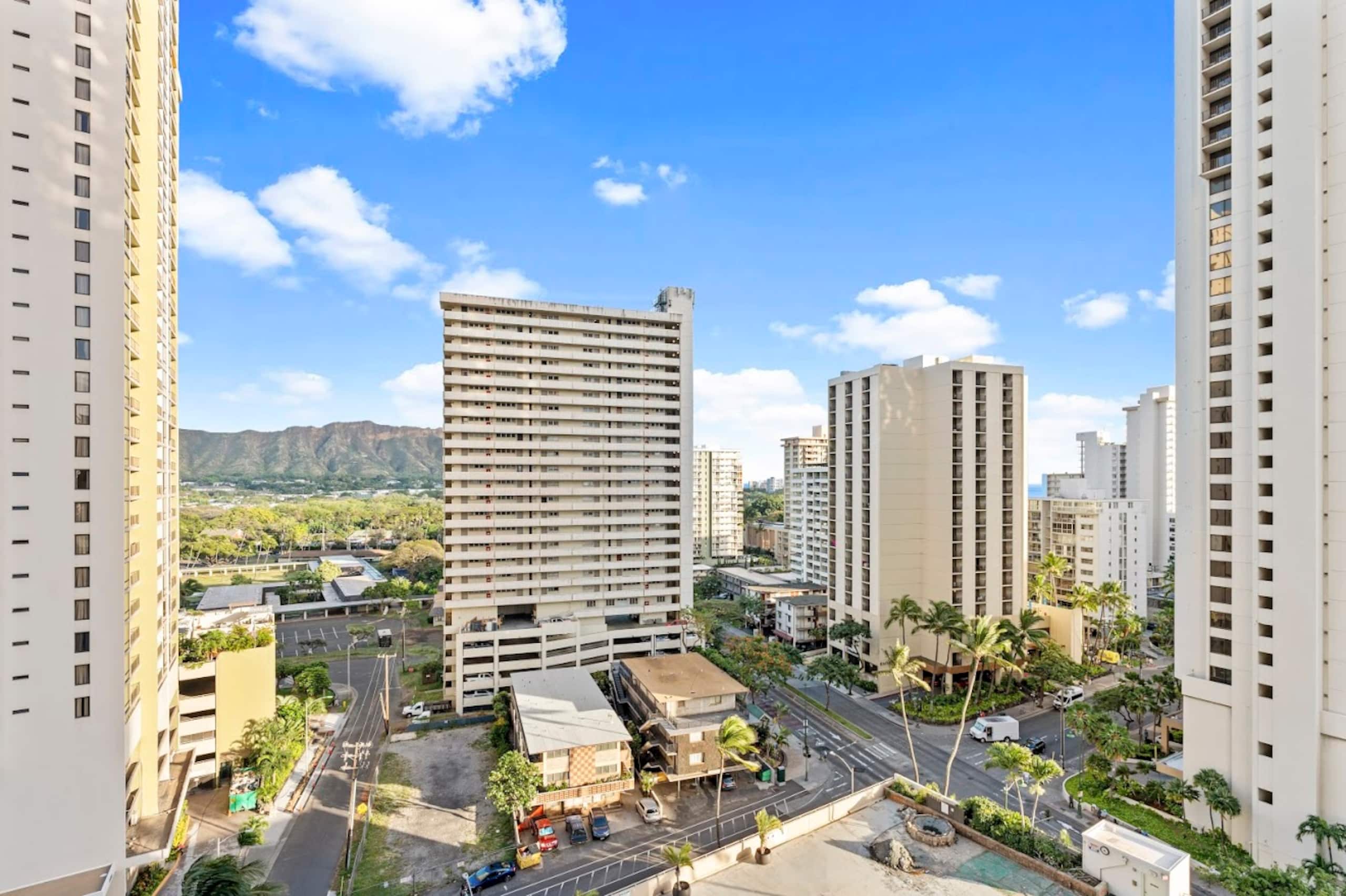 15FL-Upscale Chic Waikiki Banyan 1BR-Free Parking - Image 37