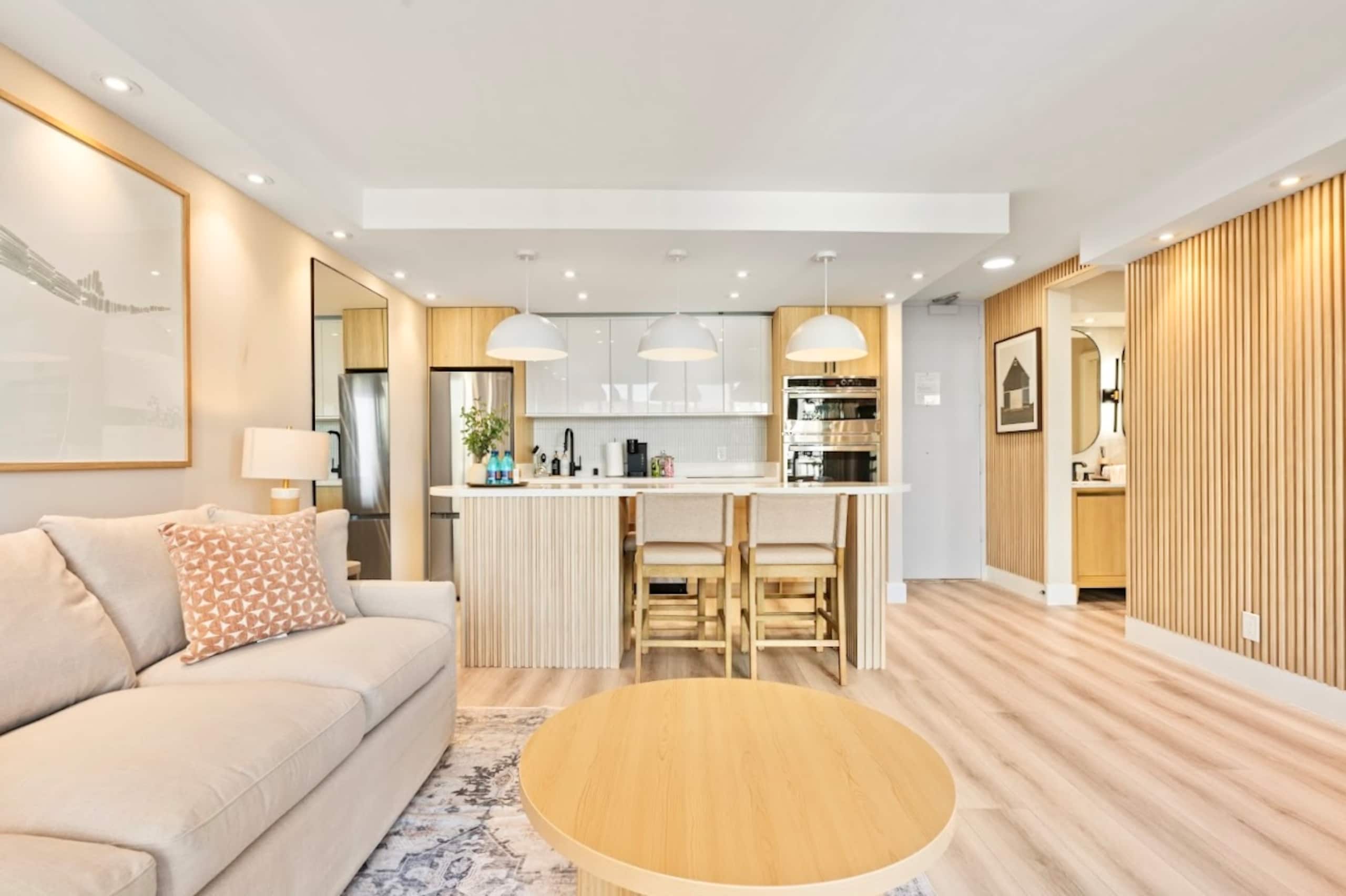 15FL-Upscale Chic Waikiki Banyan 1BR-Free Parking - Image 7