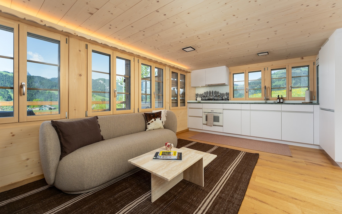 Top Airbnb: Stunning Chalet in Gstaad! in Saanen