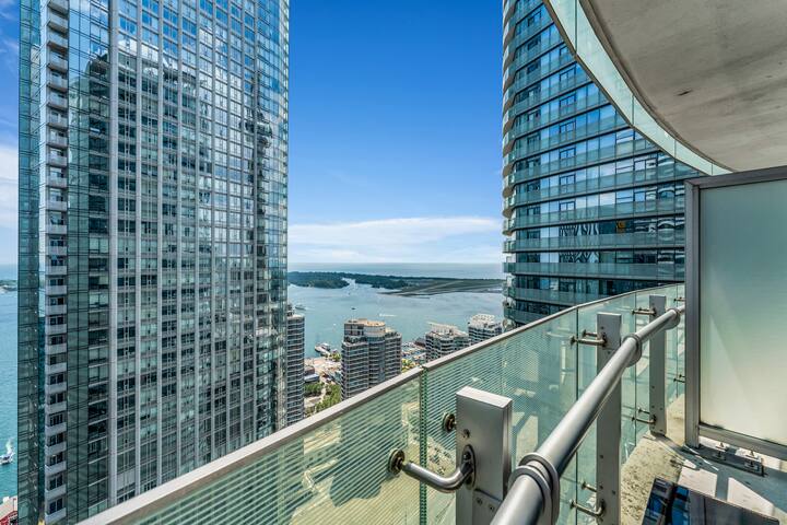 Modern 5Beds Lake View W/ Parking gallery image 3