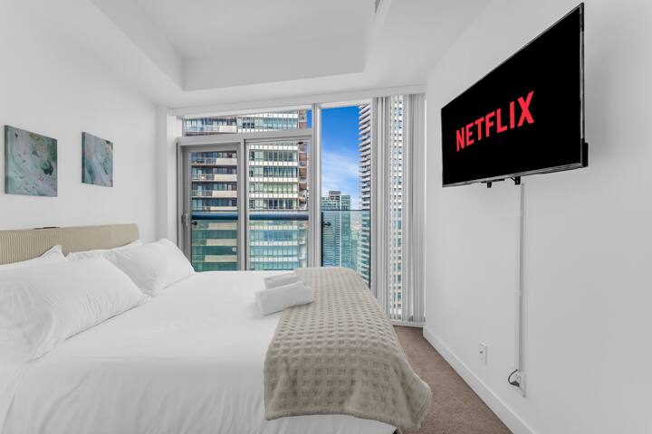 Modern 5Beds Lake View W/ Parking gallery image 4